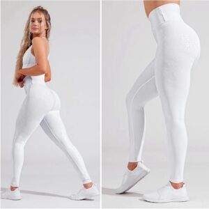 BuffBunny Women’s White Iridescent Cheetah Print High Rise Legging - Medium